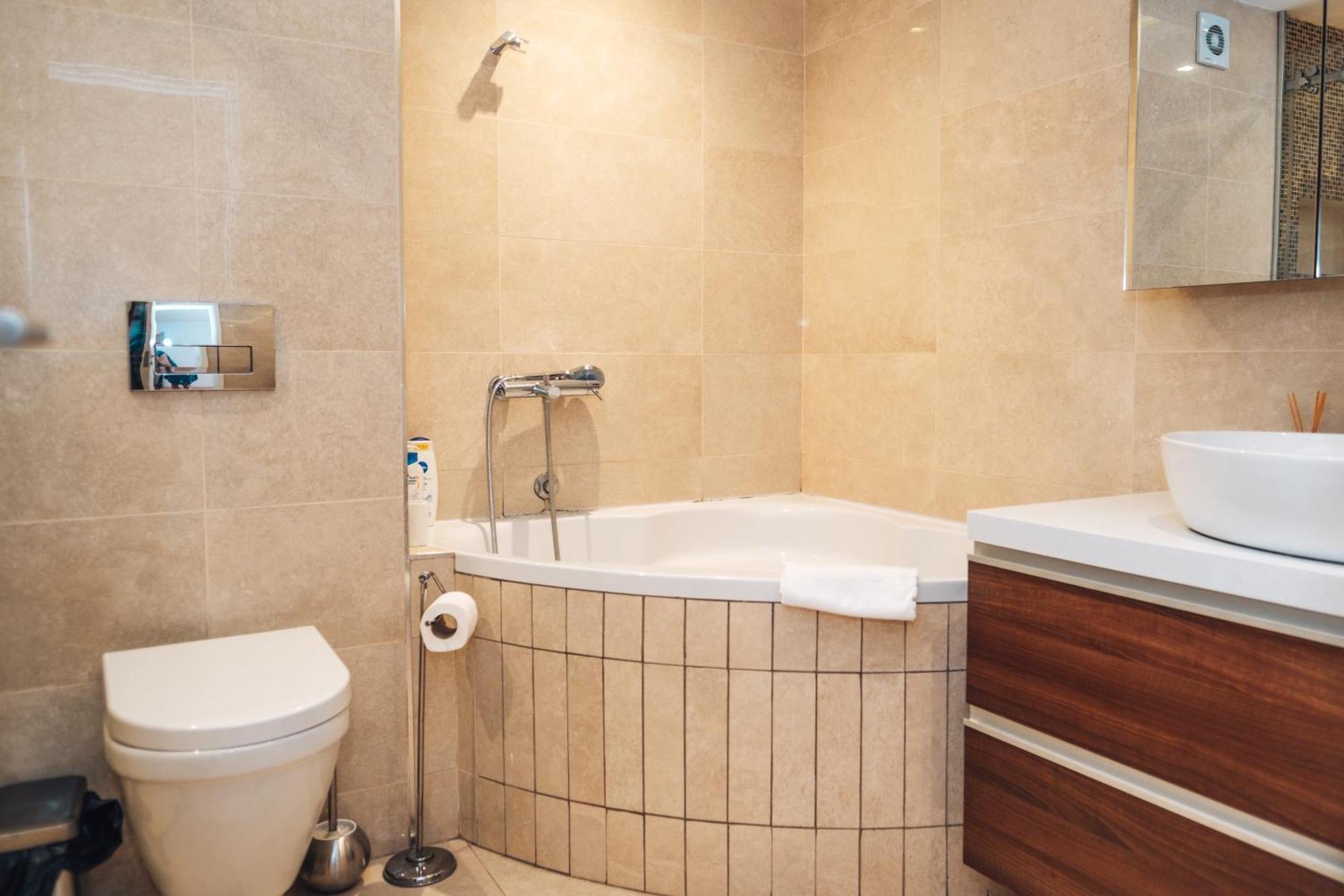בלגרד Crown Central Three Bedroom Apartment מראה חיצוני תמונה