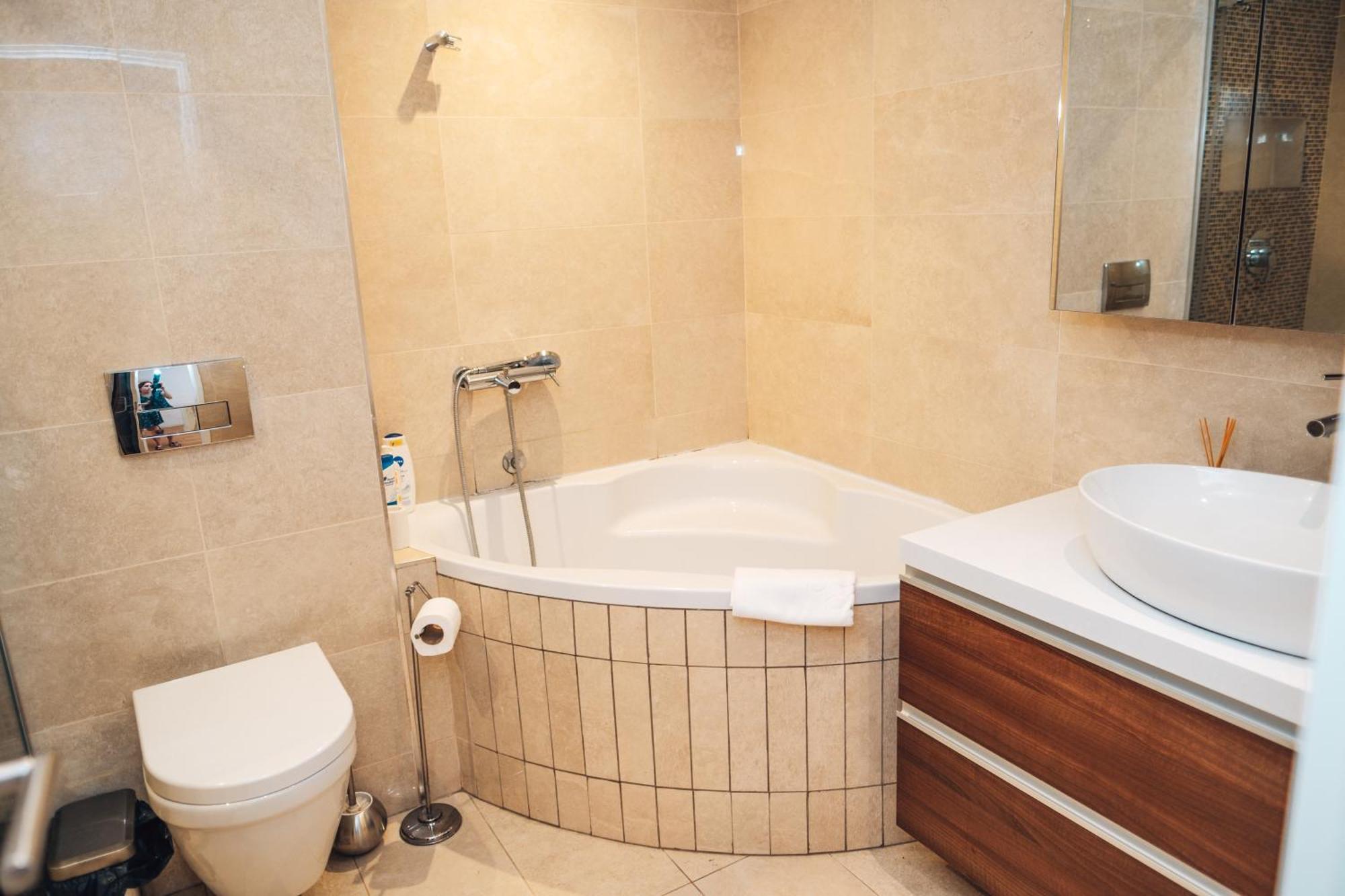 בלגרד Crown Central Three Bedroom Apartment מראה חיצוני תמונה